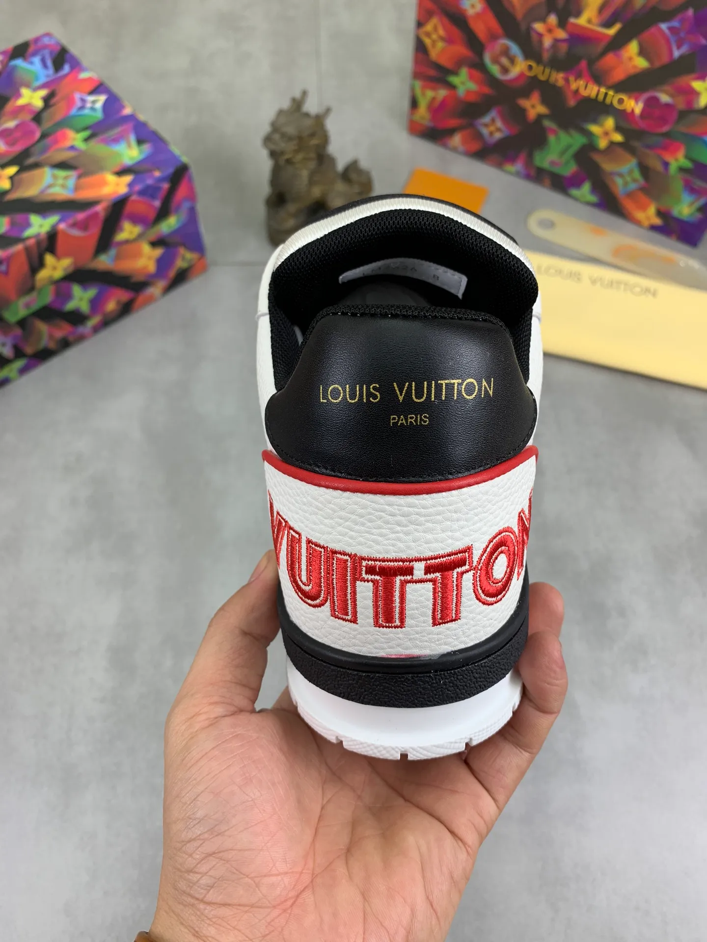 Men's shoes 💰P580 New style 💰💎💎Latest color High version 2025Louis*Vuitto* LV Traine Catwalk TRAINER outsole and fabric private model A shoe that definitely costs a lot of money and effort. This series was designed after the arrival of Vifgil. It is favored by many fans every season. Original TPU outsole Original packaging Men's size: 38-45 (46 can be customized) Color: 3️⃣ colors available (available from stock, super fast delivery)